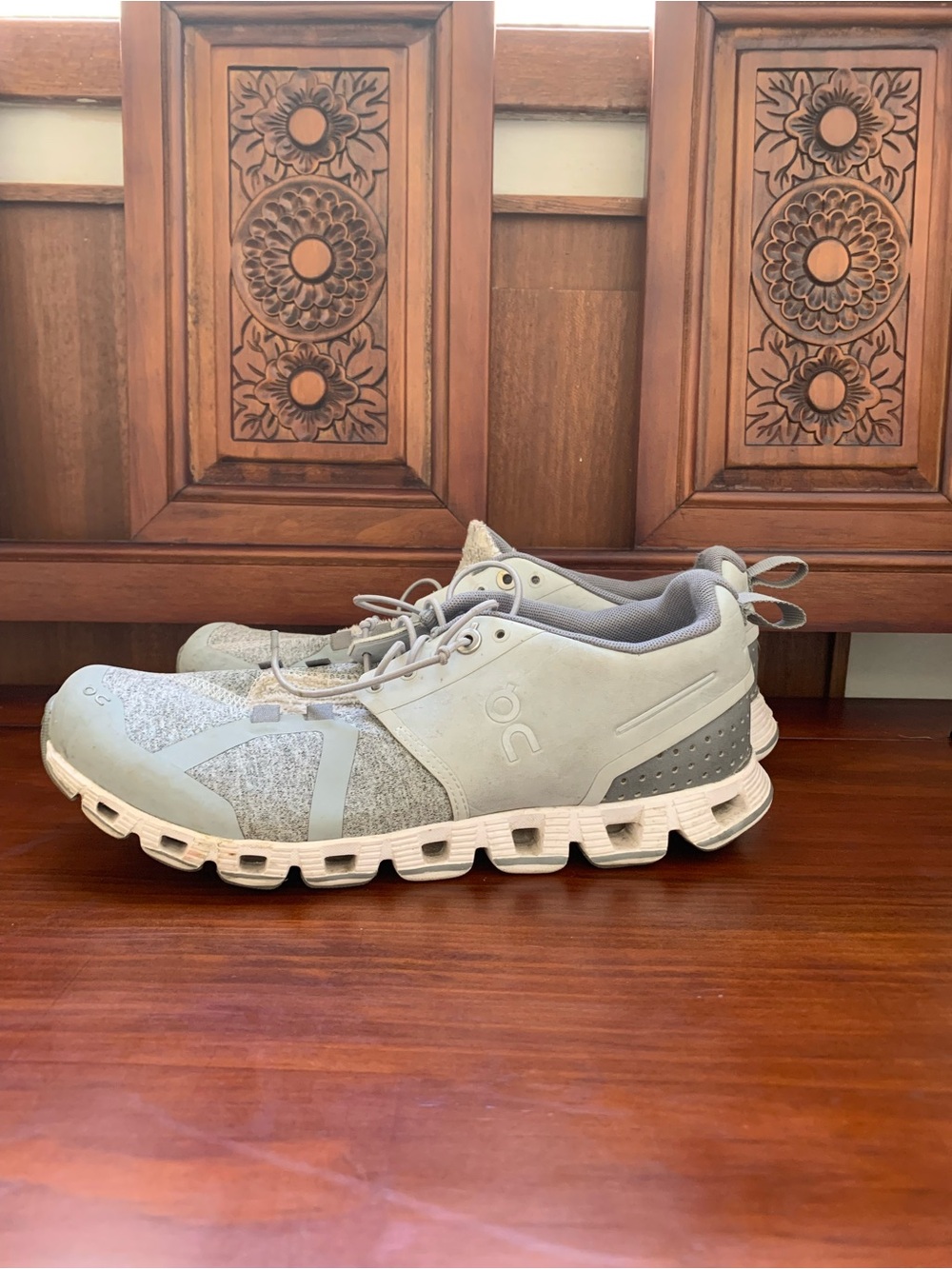 On Running Women’s Cloud Athletic Shoes — Light Gray